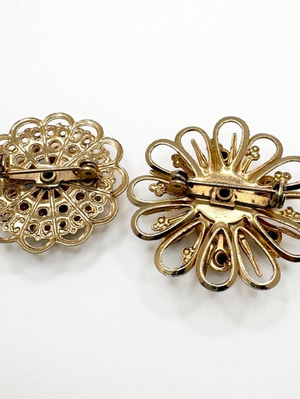 Two Vintage Blue Glass Rhinestone Floral Brooch Pair Gold Tone Retro Flower Pins - Picture 3 of 3